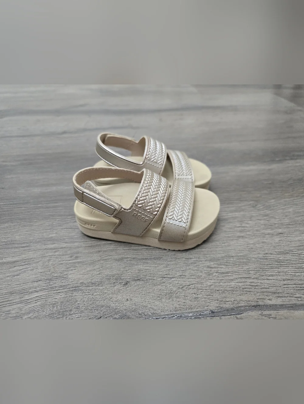 Reef Toddler Size 5 Beige Metallic Sandal